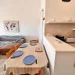A Nepita Splendide Vue Avec Piscine 度假居