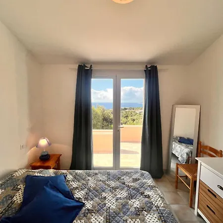 A Nepita Splendide Vue Avec Piscine