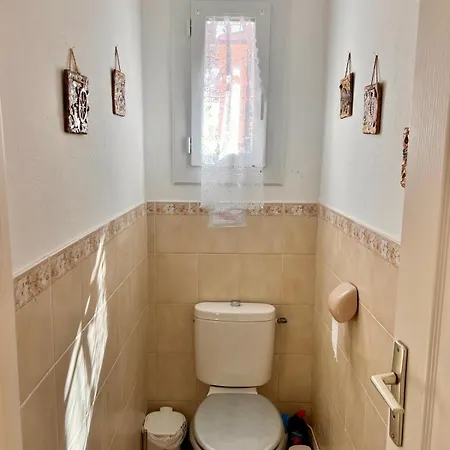 A Nepita Splendide Vue Avec Piscine