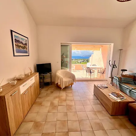 A Nepita Splendide Vue Avec Piscine Feriehus *