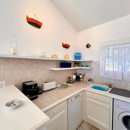 A Nepita Splendide Vue Avec Piscine