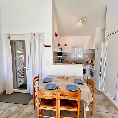 A Nepita Splendide Vue Avec Piscine