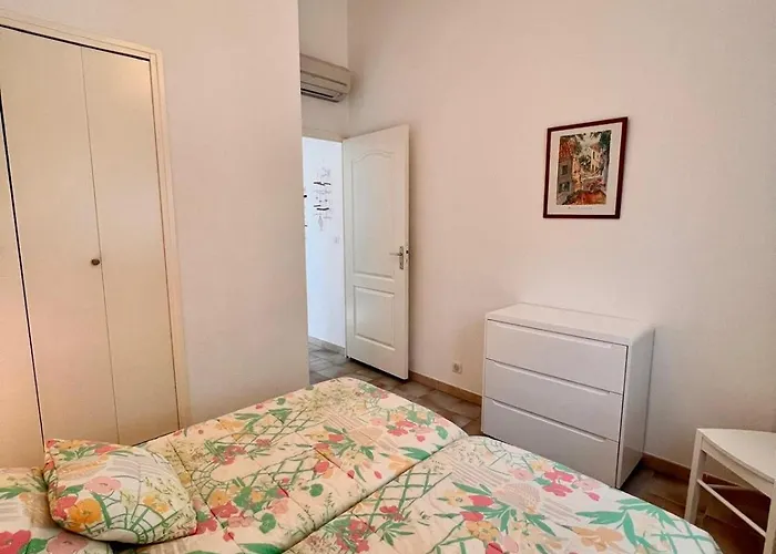 Holiday home A Nepita Splendide Vue Avec Piscine *
