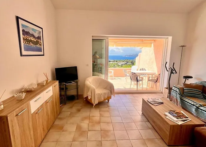 A Nepita Splendide Vue Avec Piscine Hébergement de vacances *