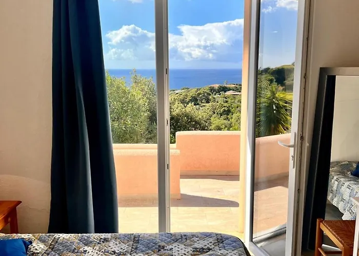 A Nepita Splendide Vue Avec Piscine Hébergement de vacances *